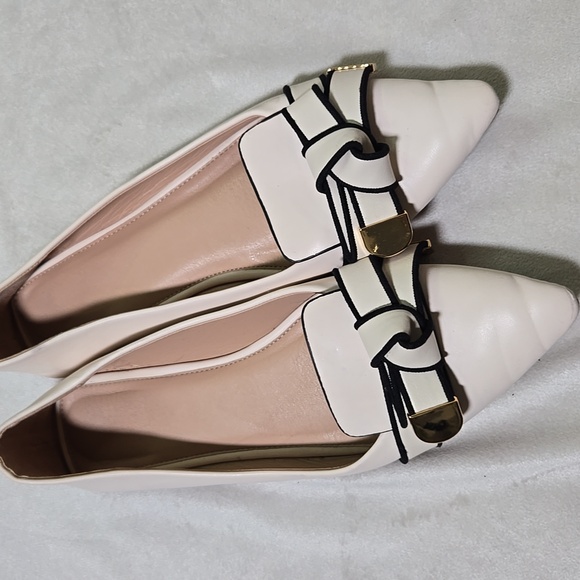 Elegant Cream Flats with Bow Accent - Picture 3 of 3